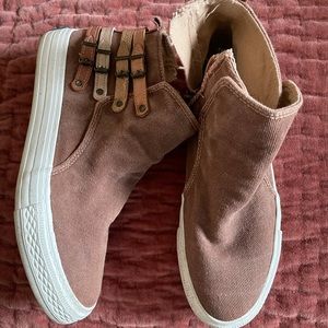 Blowfish Sneakers 7.5 - Super cute and comfy!